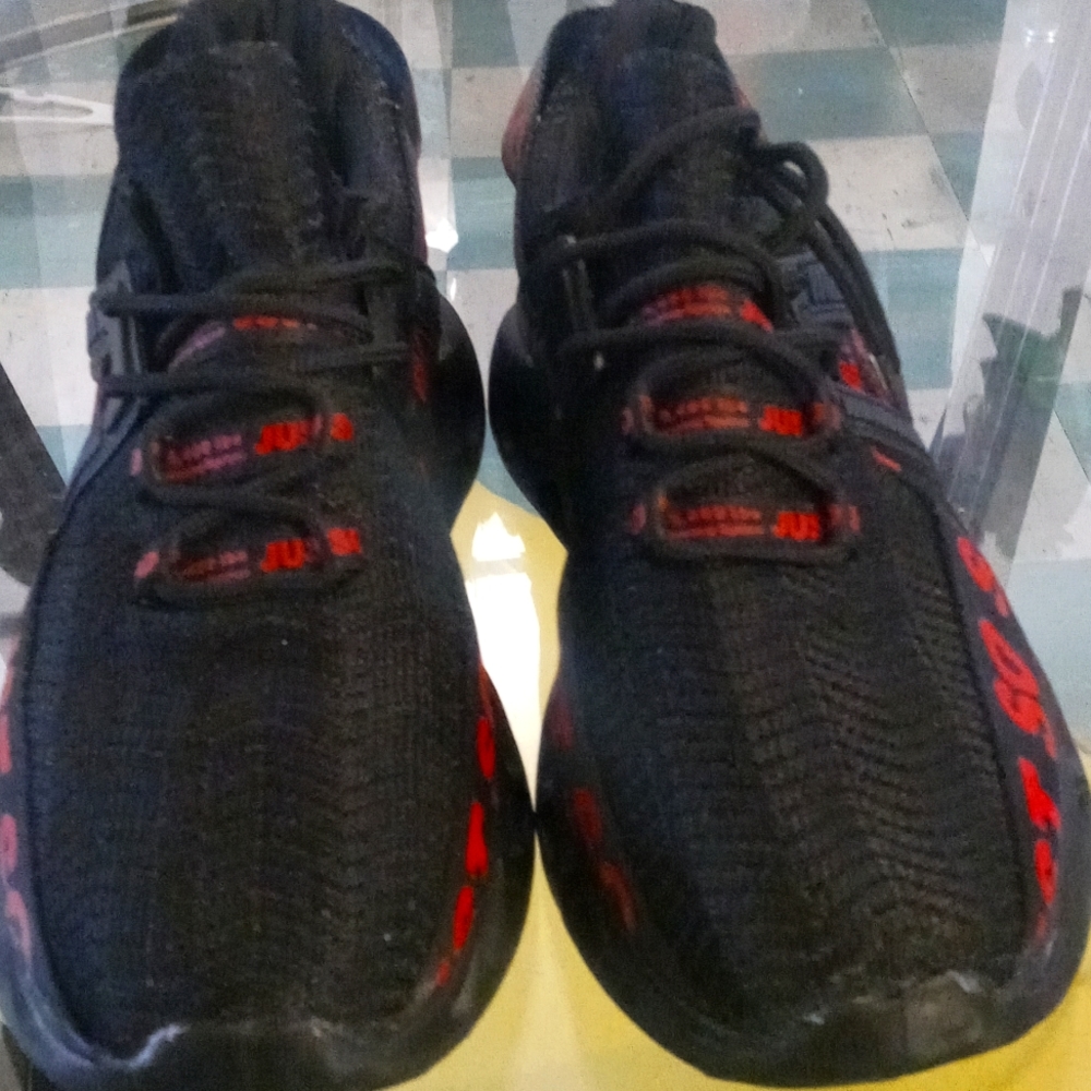 NEW Running/walking shoes NEW(UNISEX)